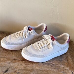 Kizik Women's Cream Sneakers Size 7.5